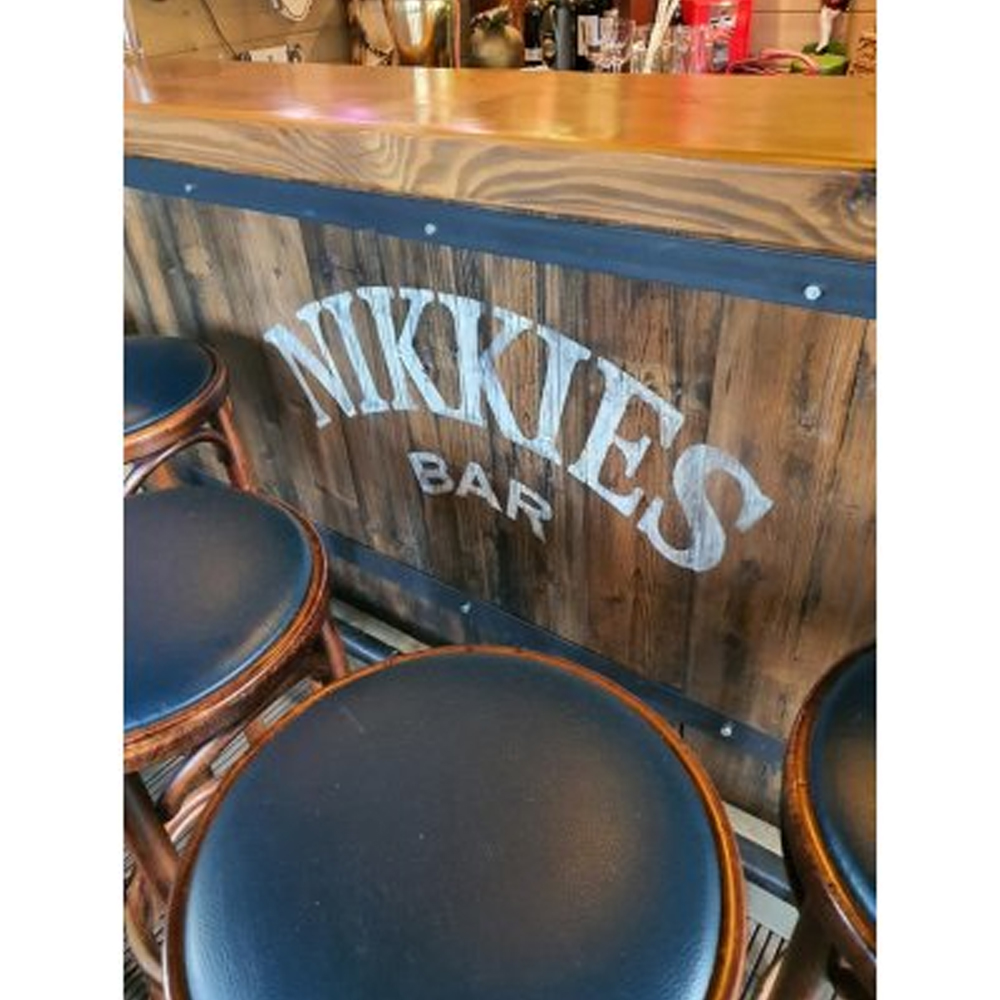 Robuuste Mancave bar met eigen logo - Afbeelding 8