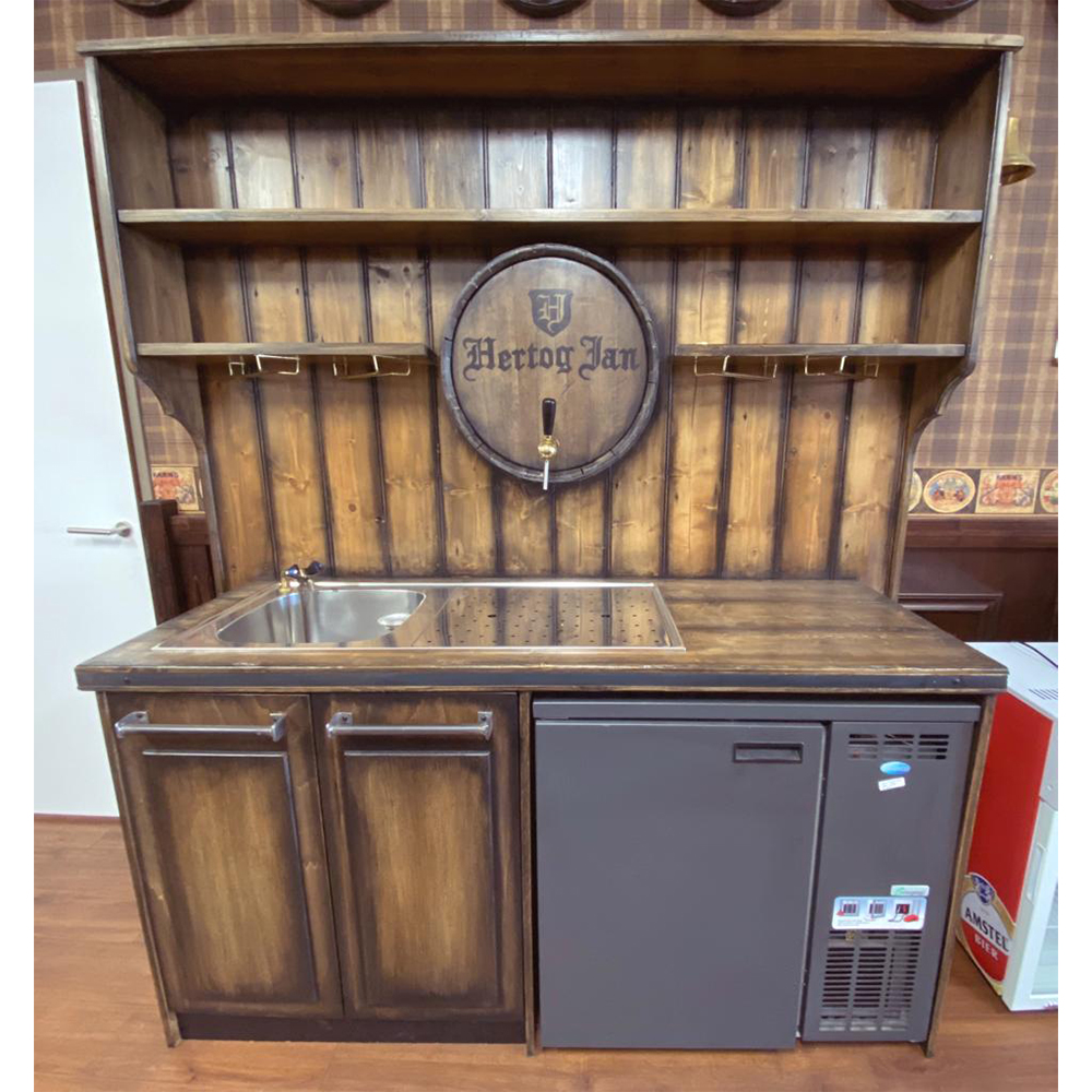 Robuuste wandbar met tapinstallatie