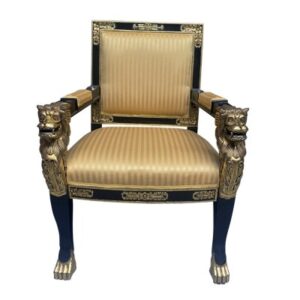 Luxe stoel met leeuwenkoppen
